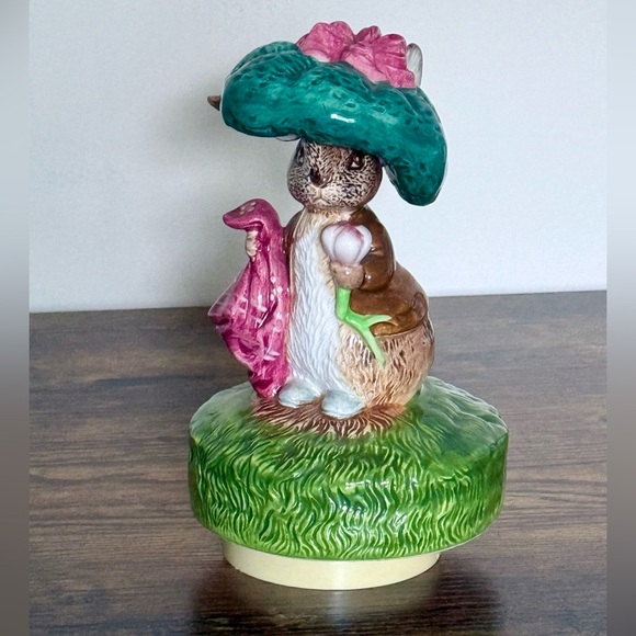 Benjamin Bunny Music Box Vintage Schmid Rotating Peter Rabbit Figurine - Picture 3 of 12